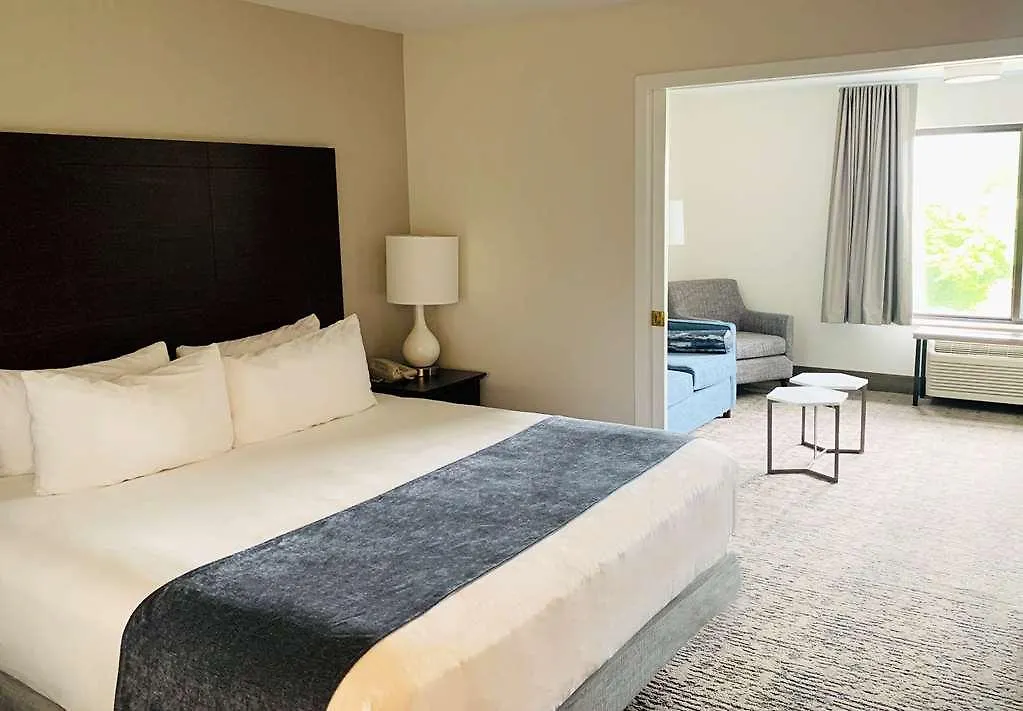 Oxford Suites Portland - Jantzen Beach