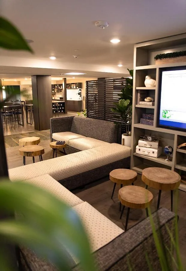 Oxford Suites Portland - Jantzen Beach