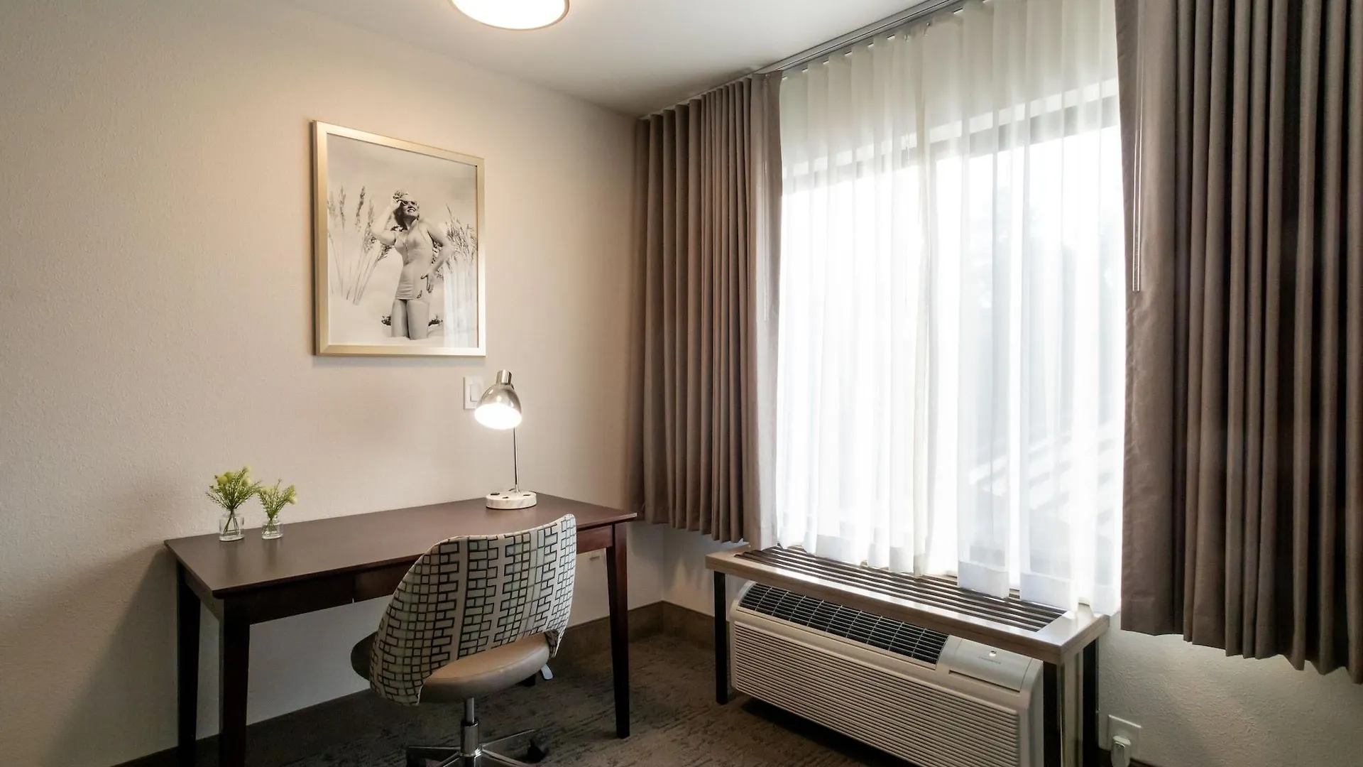 Oxford Suites Portland - Jantzen Beach