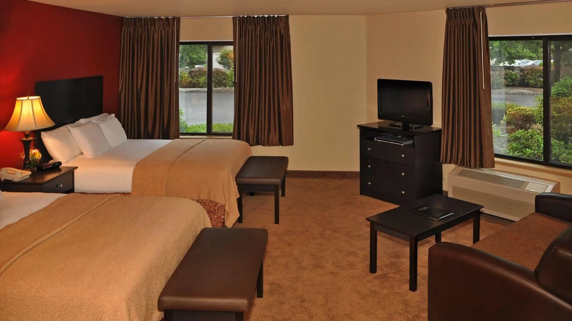 Oxford Suites Portland - Jantzen Beach