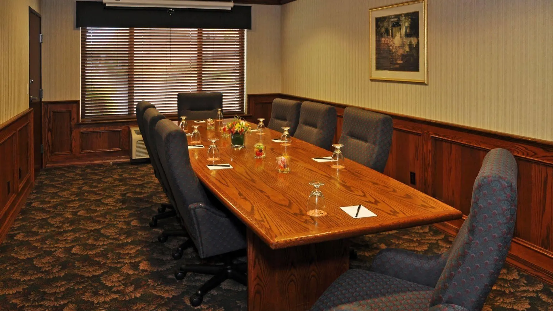 Oxford Suites Portland - Jantzen Beach